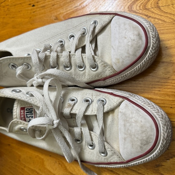 White converse - Picture 2 of 3